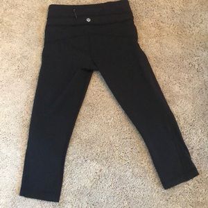 Black lululemon Capri leggings